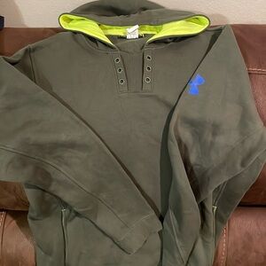 Guys Under Armour hoodie